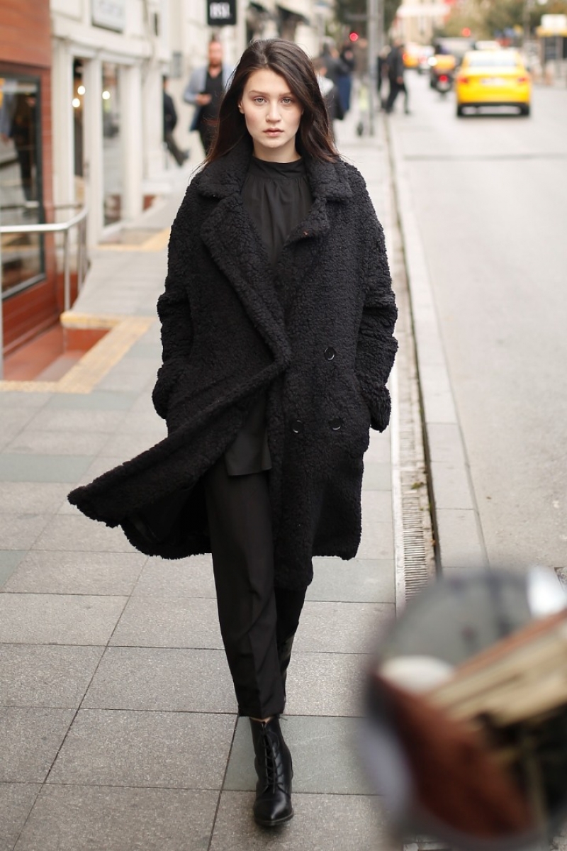 Curly Siyah Pelüş Kaban