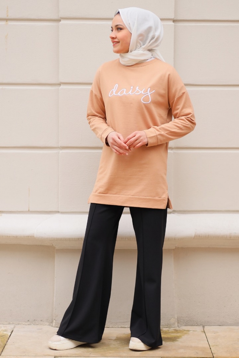 Daisy Camel Sweat