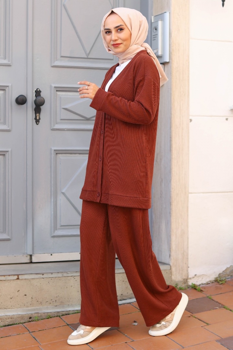 Kostya Kahverengi Takım