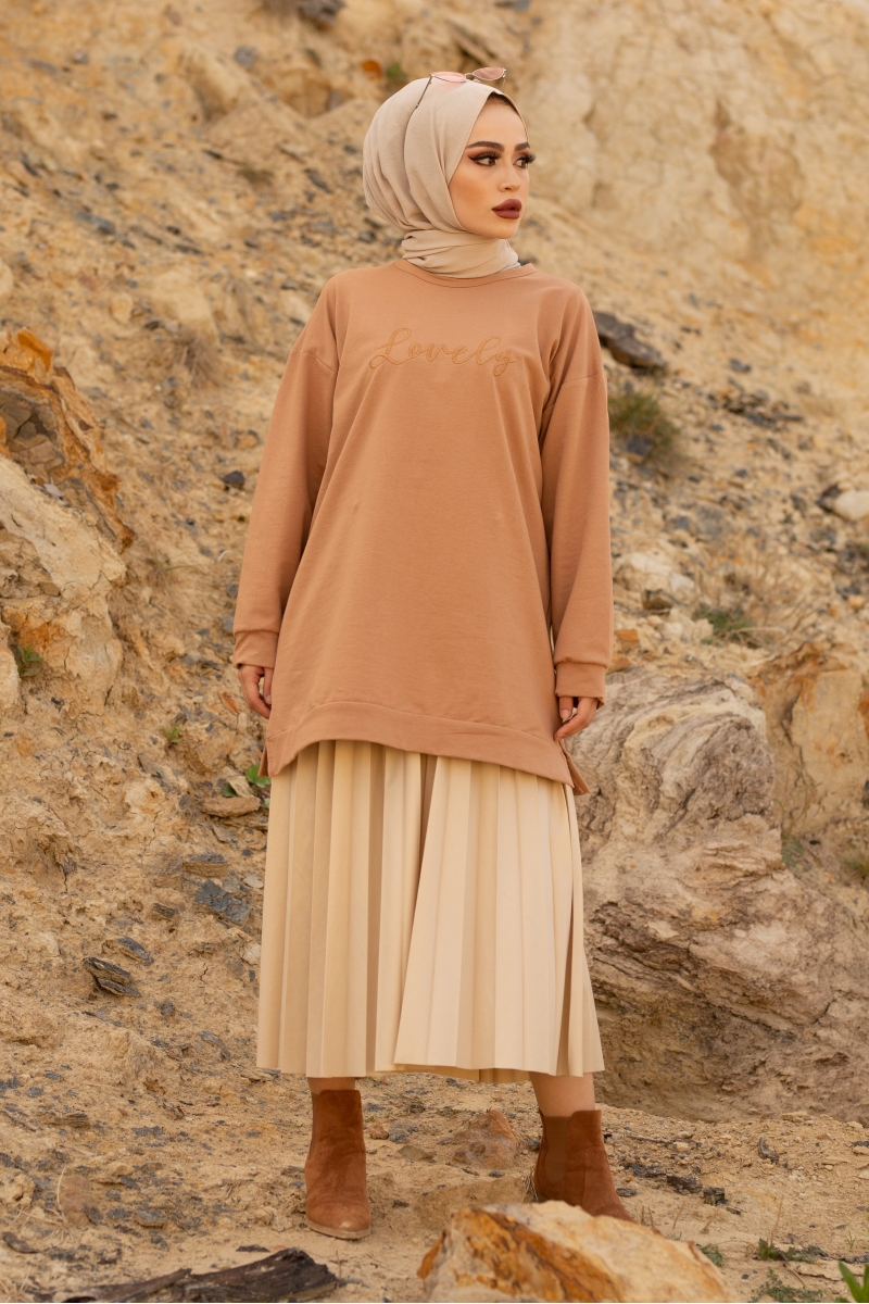 Lovely Camel Sweat