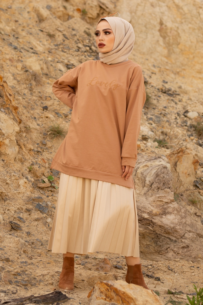Lovely Camel Sweat