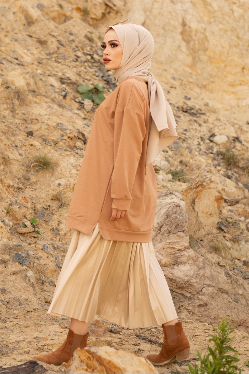Lovely Camel Sweat