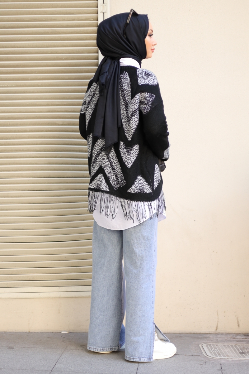 Marcus Siyah Triko Kazak