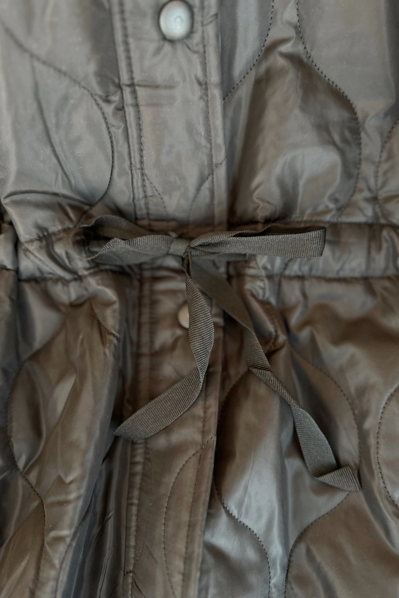 Palo Siyah Kapüşonlu Mont