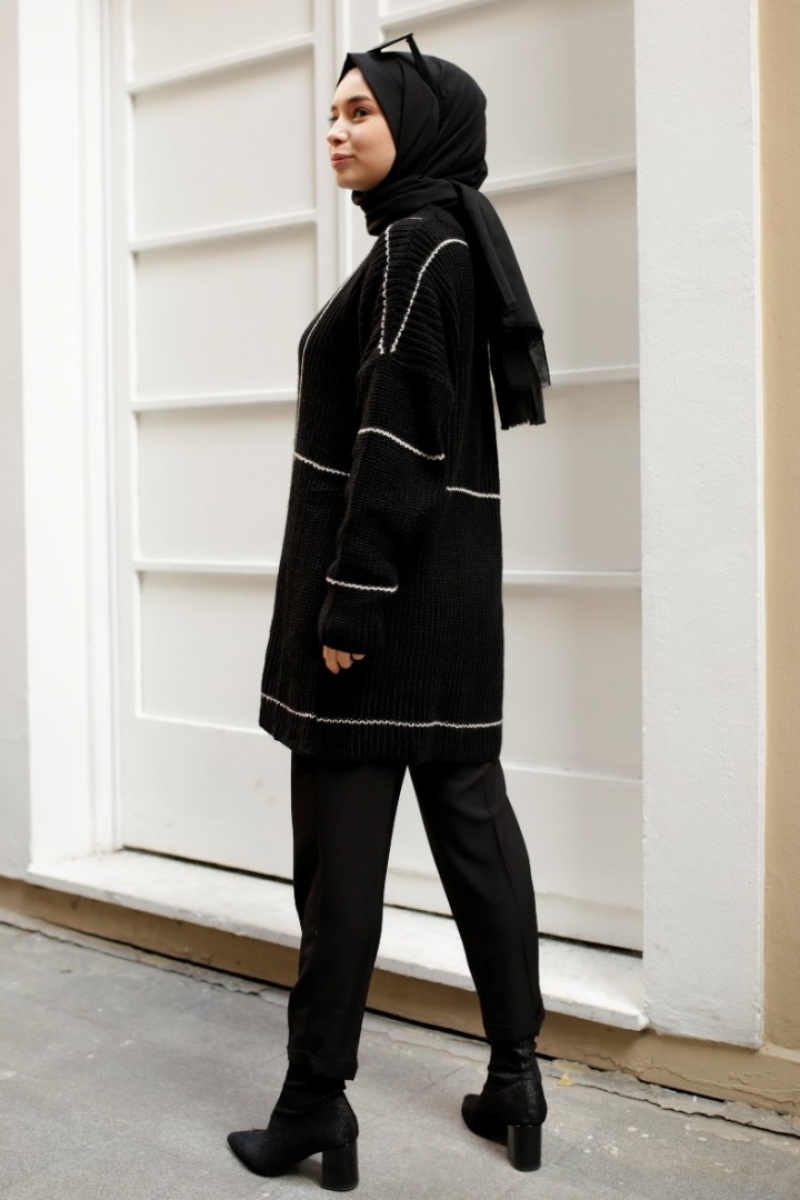 Sarah Siyah Triko Kazak